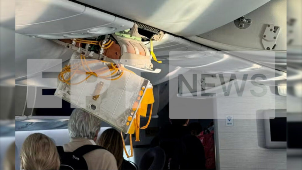 Το εσωτερικό του αεροσκάφους της Easyjet μετά το επεισόδιο με τις αναταράξεις